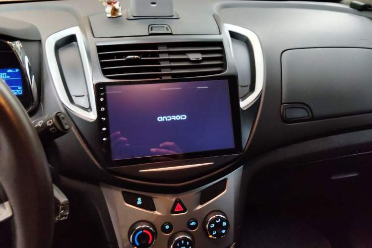 Used Chevrolet Trax 2014 1.4T Automatic Two-Wheel Drive Luxury Model Audio And AC Panel