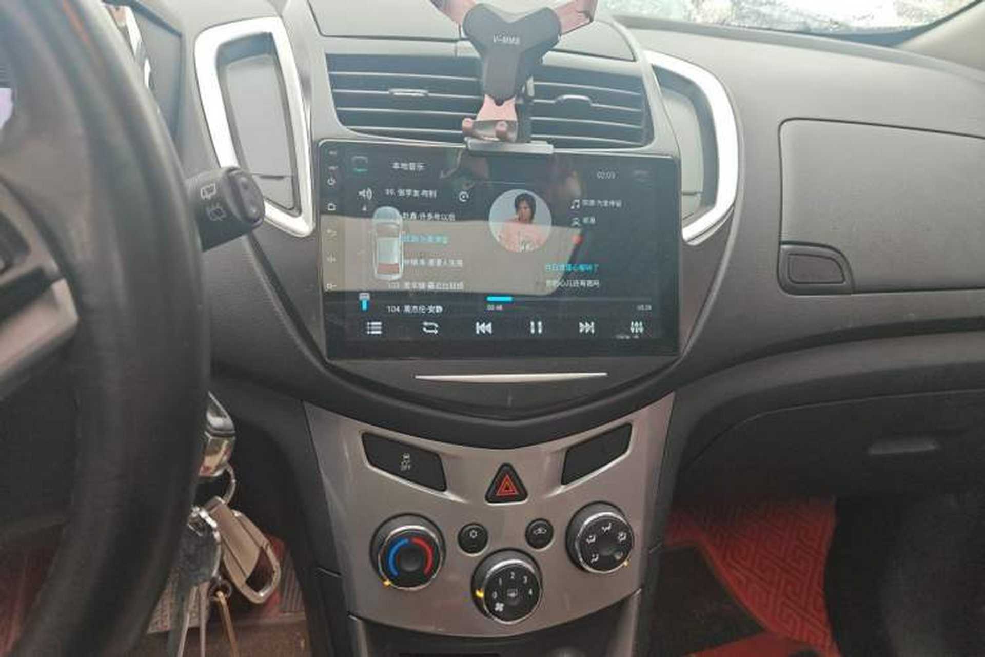 Used Chevrolet Trax 2014 1.4T Automatic Two-Wheel Drive Luxury Model Audio And AC Panel