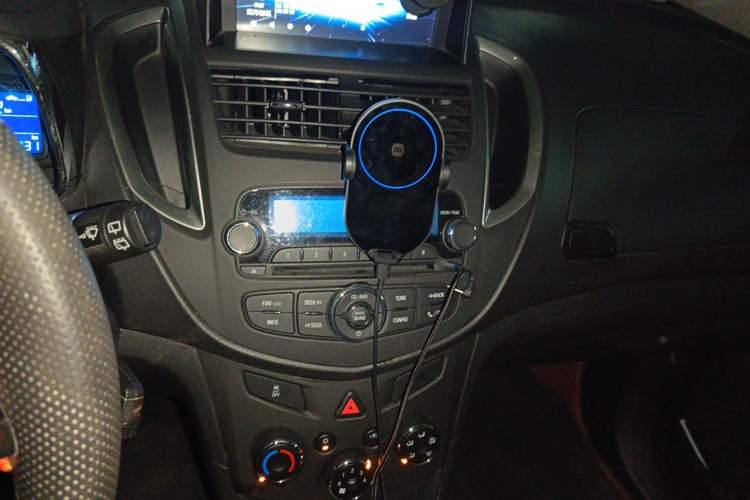 Used Chevrolet Trax 2014 1.4T Manual Two-Wheel Drive Comfort Model Audio And AC Panel