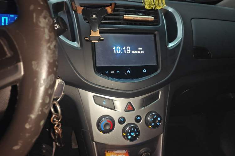 Used Chevrolet Trax 2014 1.4T Automatic Two-Wheel Drive Luxury Model Audio And AC Panel