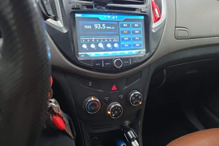Used Chevrolet Trax 2014 1.4T Manual Two-Wheel Drive Comfort Model Audio And AC Panel