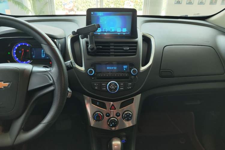 Used Chevrolet Trax 2014 1.4T Automatic Two-Wheel Drive Comfort Version Audio And AC Panel