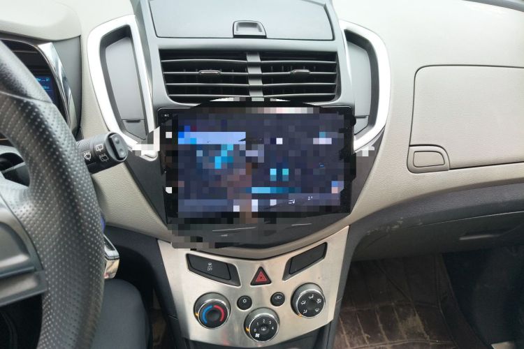 Used Chevrolet Trax 2014 1.4T Manual Two-Wheel Drive Comfort Model Audio And AC Panel