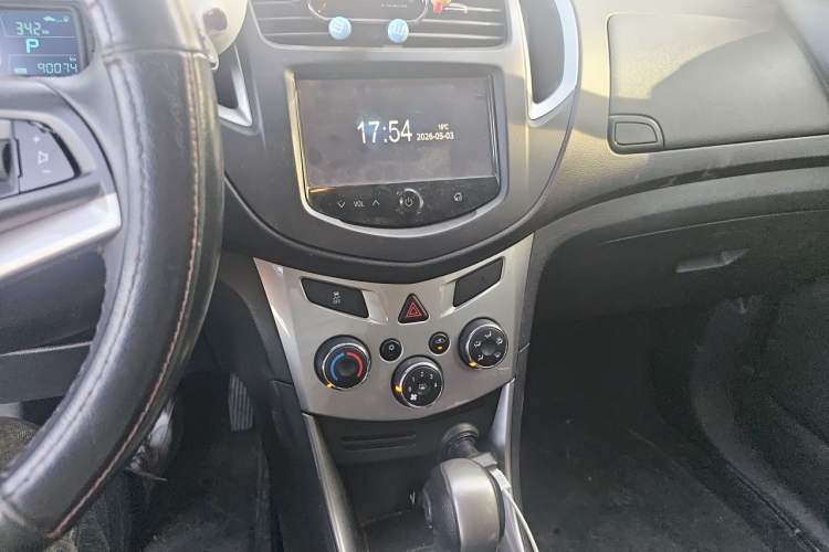 Used Chevrolet Trax 2014 1.4T Automatic Two-Wheel Drive Luxury Model Audio And AC Panel