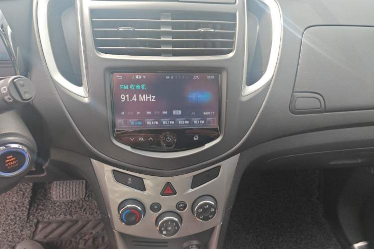 Used Chevrolet Trax 2014 1.4T Automatic Two-Wheel Drive Luxury Model Audio And AC Panel