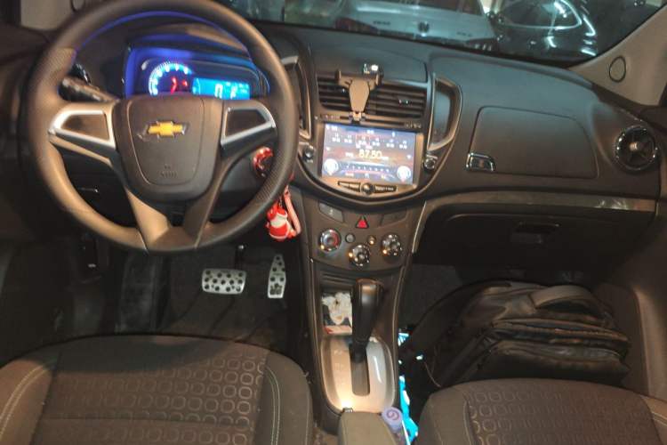 Used Chevrolet Trax 2014 1.4T Automatic Two-Wheel Drive Comfort Version Center Console