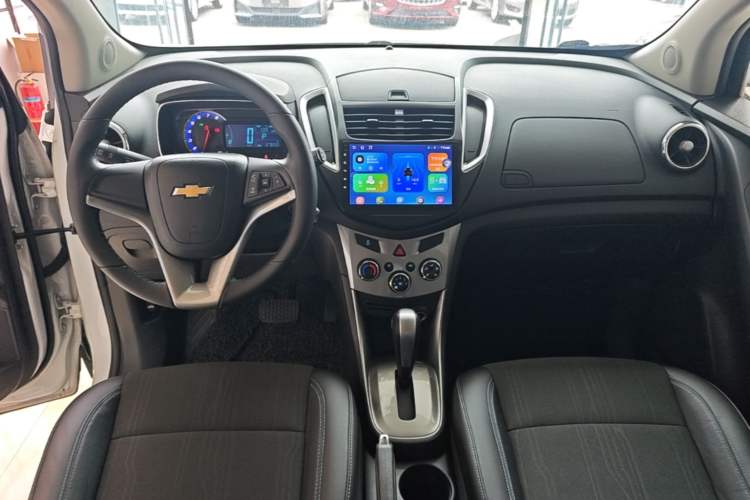 Used Chevrolet Trax 2014 1.4T Automatic Two-Wheel Drive Luxury Model Center Console