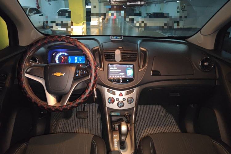 Used Chevrolet Trax 2014 1.4T Automatic Two-Wheel Drive Luxury Model Center Console