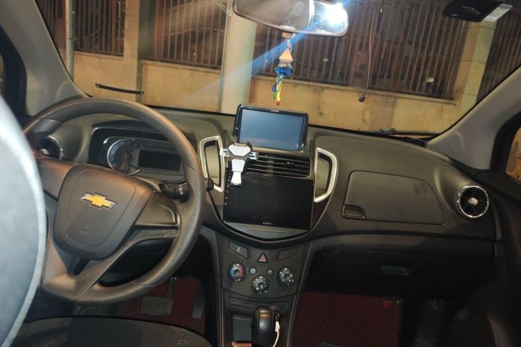 Used Chevrolet Trax 2014 1.4T Automatic Two-Wheel Drive Comfort Version Center Console
