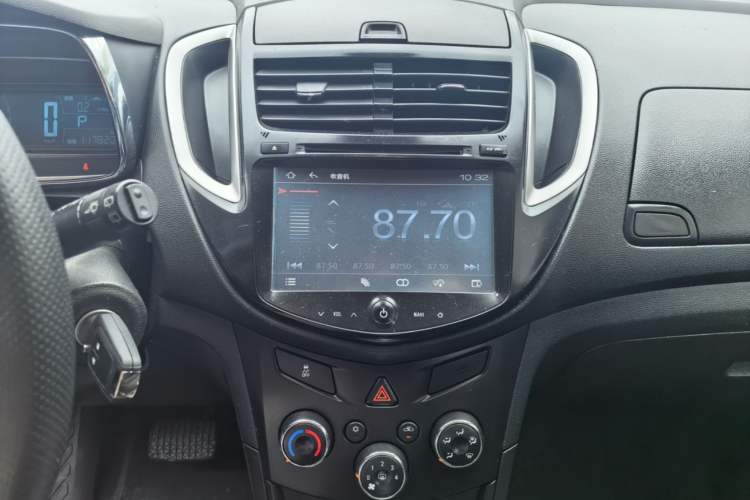 Used Chevrolet Trax 2014 1.4T Automatic Two-Wheel Drive Comfort Version Center Console