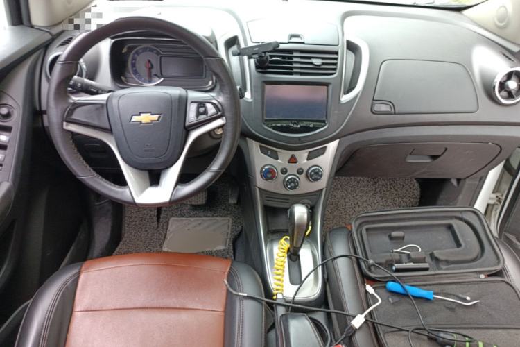 Used Chevrolet Trax 2014 1.4T Automatic Two-Wheel Drive Luxury Model Center Console