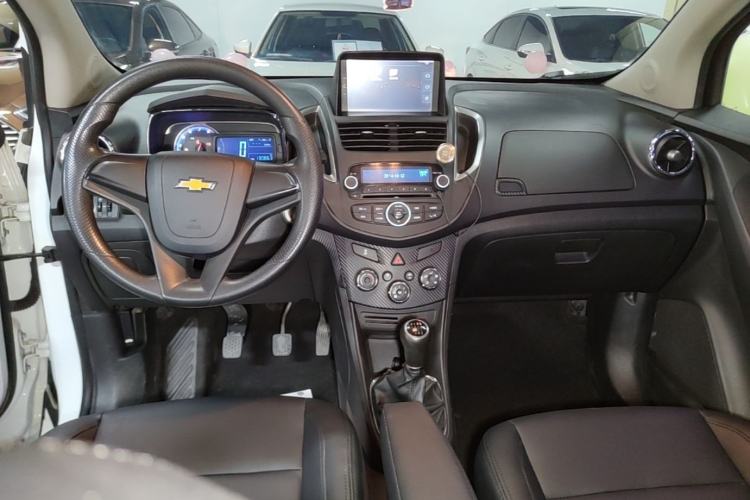 Used Chevrolet Trax 2014 1.4T Manual Two-Wheel Drive Comfort Model Center Console