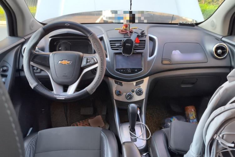 Used Chevrolet Trax 2014 1.4T Automatic Two-Wheel Drive Luxury Model Center Console