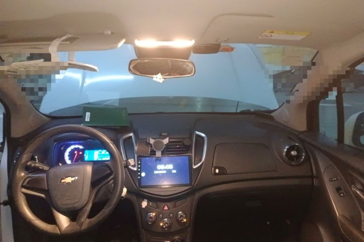 Used Chevrolet Trax 2014 1.4T Manual Two-Wheel Drive Comfort Model Center Console