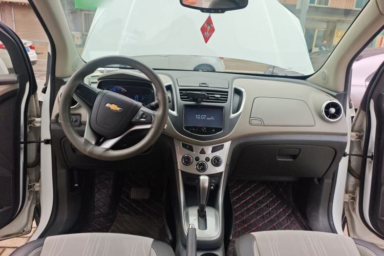 Used Chevrolet Trax 2014 1.4T Automatic Two-Wheel Drive Luxury Model Center Console