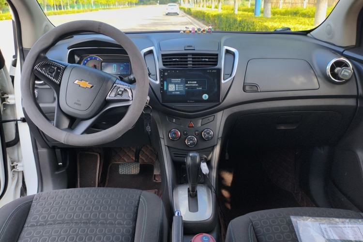 Used Chevrolet Trax 2014 1.4T Automatic Two-Wheel Drive Comfort Version Center Console