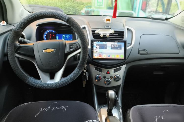 Used Chevrolet Trax 2014 1.4T Automatic Two-Wheel Drive Luxury Model Center Console