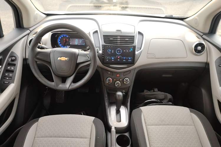 Used Chevrolet Trax 2014 1.4T Automatic Two-Wheel Drive Comfort Version Center Console