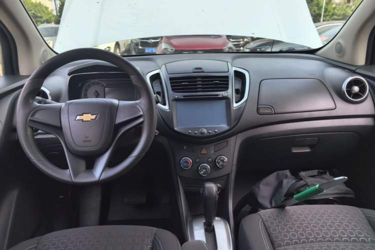 Used Chevrolet Trax 2014 1.4T Automatic Two-Wheel Drive Comfort Version Center Console