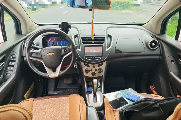Used Chevrolet Trax 2014 1.4T Automatic Two-Wheel Drive Luxury Model Center Console