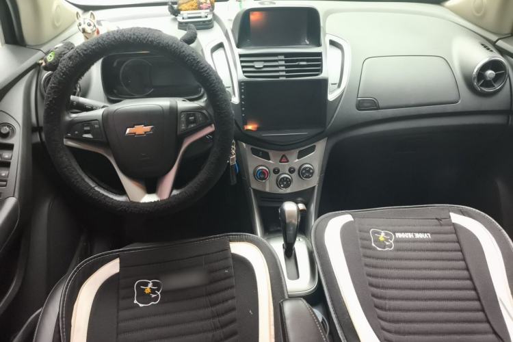 Used Chevrolet Trax 2014 1.4T Automatic Two-Wheel Drive Luxury Model Center Console