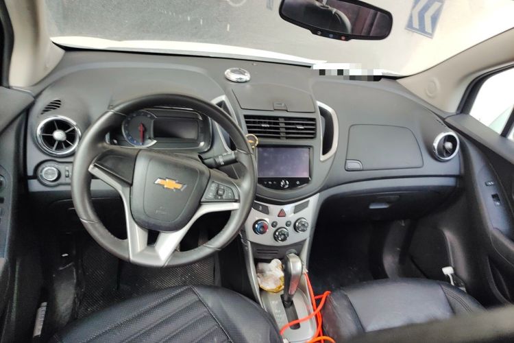 Used Chevrolet Trax 2014 1.4T Automatic Two-Wheel Drive Luxury Model Center Console