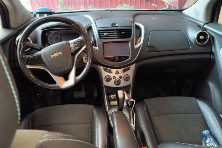 Used Chevrolet Trax 2014 1.4T Automatic Two-Wheel Drive Luxury Model Center Console