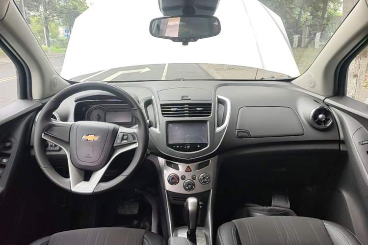 Used Chevrolet Trax 2014 1.4T Automatic Two-Wheel Drive Luxury Model Center Console