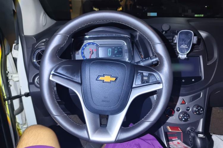 Used Chevrolet Trax 2014 1.4T Automatic Two-Wheel Drive Luxury Model Center Console