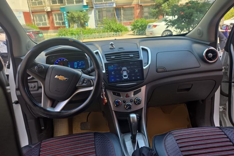 Used Chevrolet Trax 2014 1.4T Automatic Two-Wheel Drive Luxury Model Center Console