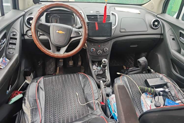 Used Chevrolet Trax 2014 1.4T Manual Two-Wheel Drive Comfort Model Center Console