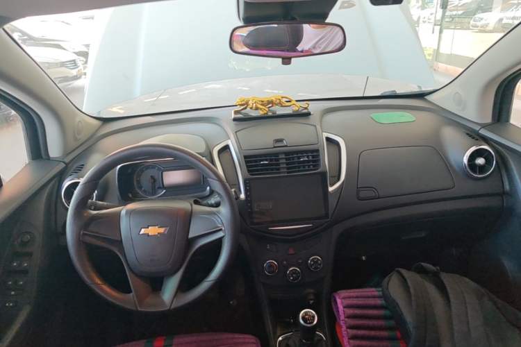 Used Chevrolet Trax 2014 1.4T Manual Two-Wheel Drive Comfort Model Center Console