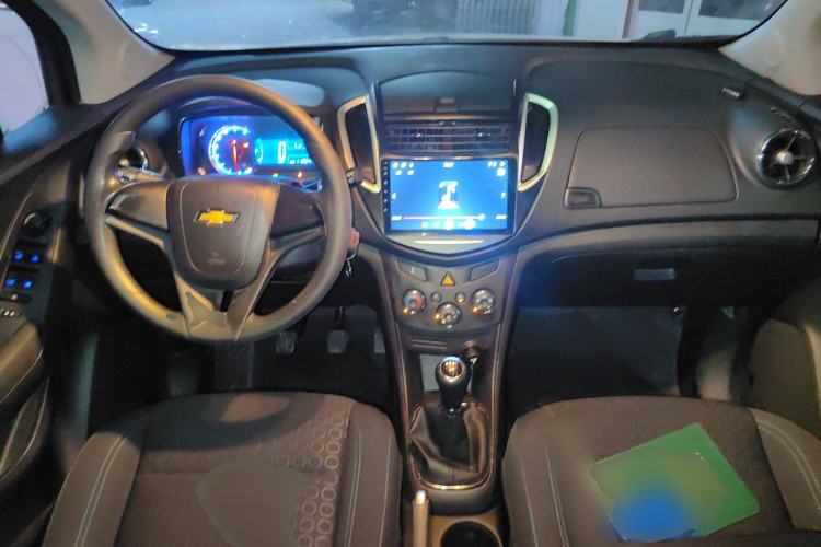 Used Chevrolet Trax 2014 1.4T Manual Two-Wheel Drive Comfort Model Center Console