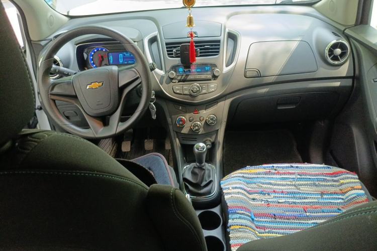 Used Chevrolet Trax 2014 1.4T Manual Two-Wheel Drive Comfort Model Center Console