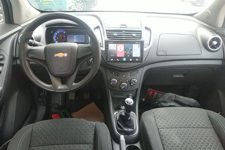 Used Chevrolet Trax 2014 1.4T Manual Two-Wheel Drive Comfort Model Center Console