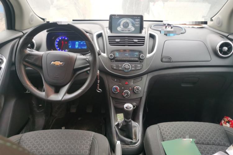 Used Chevrolet Trax 2014 1.4T Manual Two-Wheel Drive Comfort Model Center Console