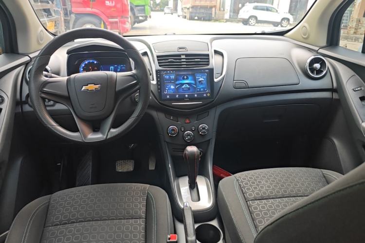 Used Chevrolet Trax 2014 1.4T Automatic Two-Wheel Drive Comfort Version Center Console