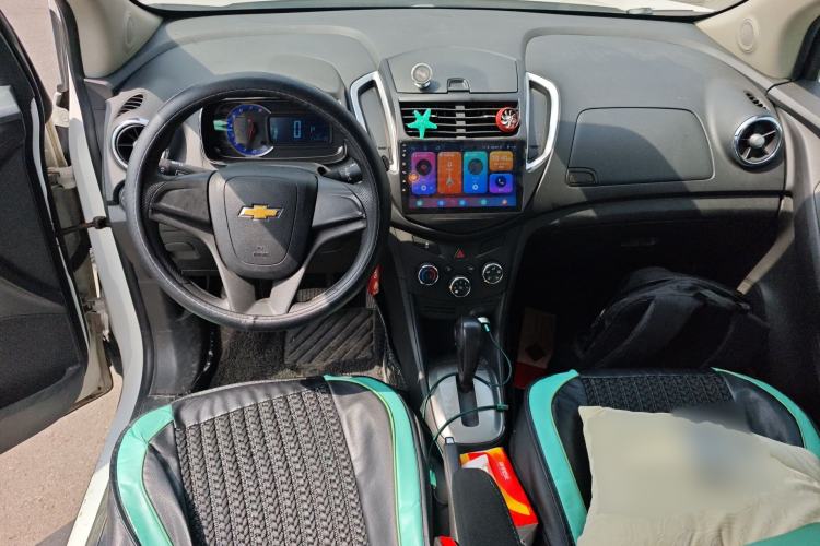 Used Chevrolet Trax 2014 1.4T Automatic Two-Wheel Drive Comfort Version Center Console