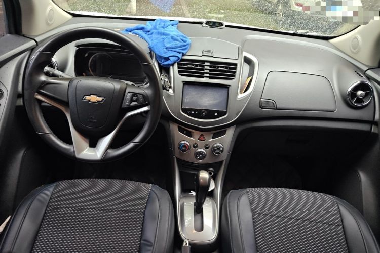 Used Chevrolet Trax 2014 1.4T Automatic Two-Wheel Drive Luxury Model Center Console