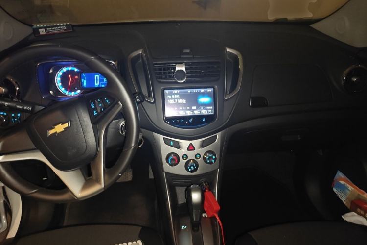 Used Chevrolet Trax 2014 1.4T Automatic Two-Wheel Drive Luxury Model Center Console