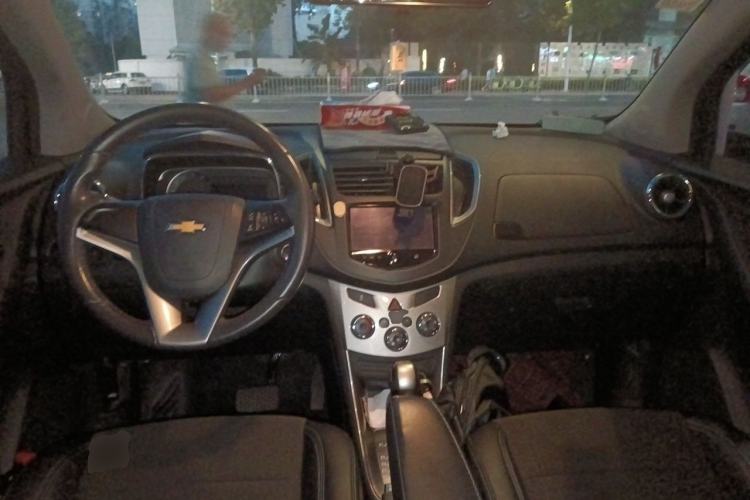 Used Chevrolet Trax 2014 1.4T Automatic Two-Wheel Drive Luxury Model Center Console