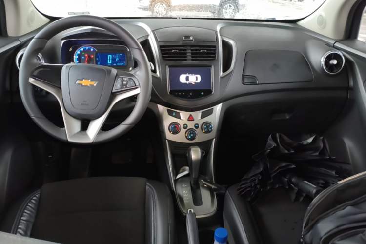 Used Chevrolet Trax 2014 1.4T Automatic Two-Wheel Drive Luxury Model Center Console