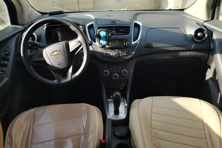 Used Chevrolet Trax 2014 1.4T Automatic Two-Wheel Drive Comfort Version Center Console