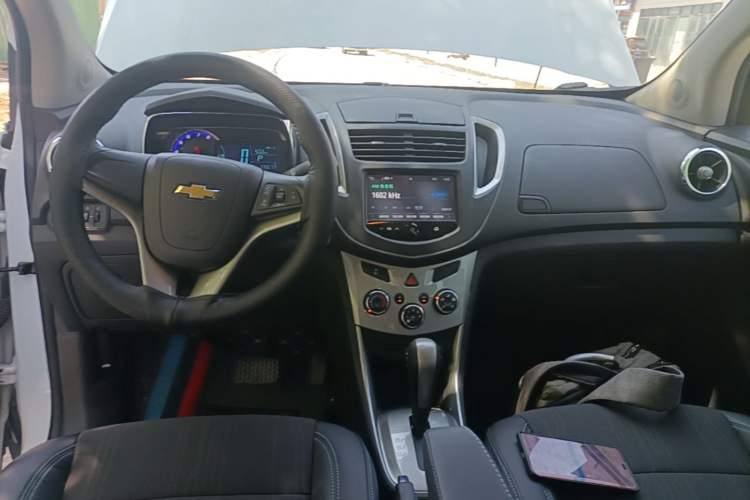 Used Chevrolet Trax 2014 1.4T Automatic Two-Wheel Drive Luxury Model Center Console
