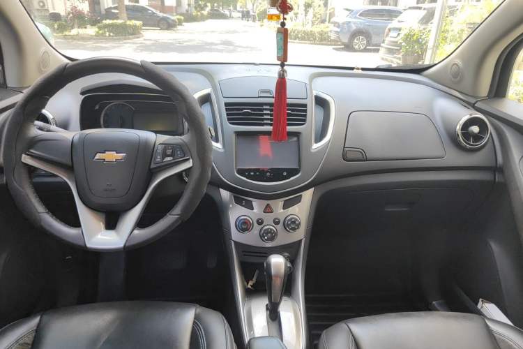 Used Chevrolet Trax 2014 1.4T Automatic Two-Wheel Drive Luxury Model Center Console