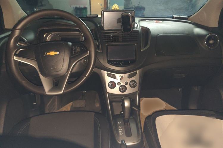 Used Chevrolet Trax 2014 1.4T Automatic Two-Wheel Drive Luxury Model Center Console