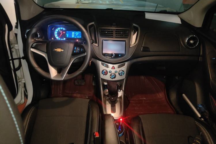Used Chevrolet Trax 2014 1.4T Automatic Two-Wheel Drive Luxury Model Center Console