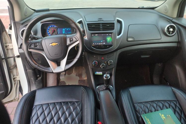 Used Chevrolet Trax 2014 1.4T Manual Two-Wheel Drive Comfort Model Center Console