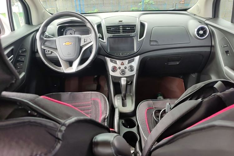 Used Chevrolet Trax 2014 1.4T Automatic Two-Wheel Drive Luxury Model Center Console