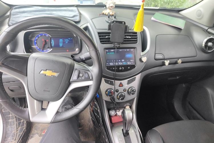 Used Chevrolet Trax 2014 1.4T Automatic Two-Wheel Drive Luxury Model Center Console